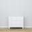 Commode 3S blanc – poignée et face du tiroir, gros plan na en bois