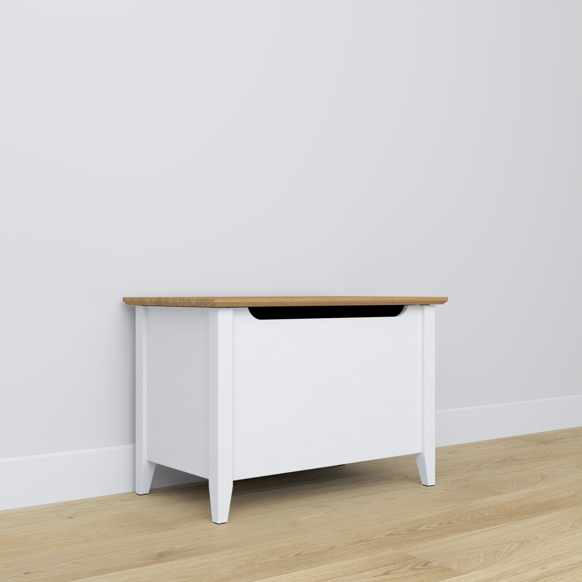 Coffre en bois blanc avec chêne – couvercle ouvert, intérieur spacieux pour le rangement