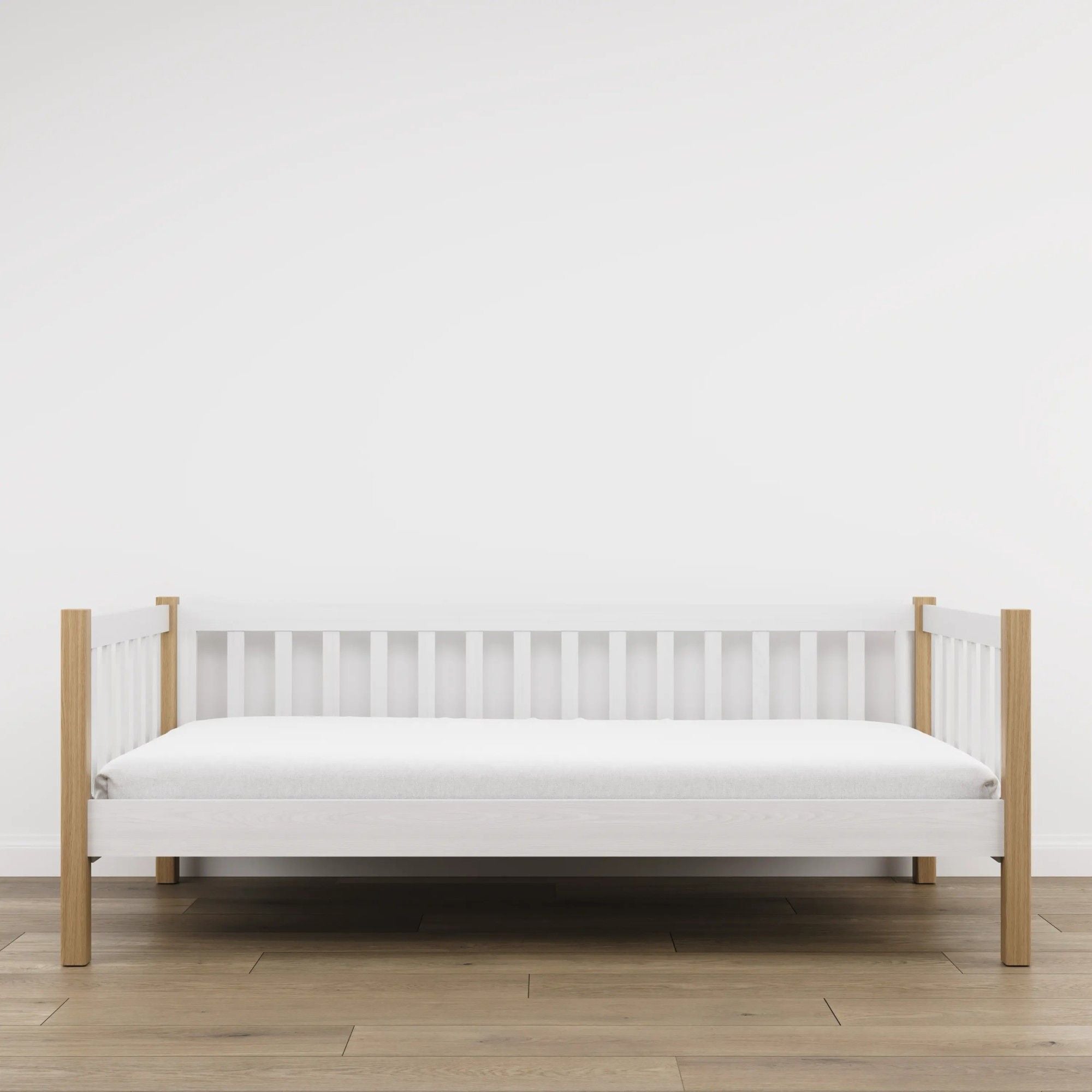 Bettsofa aus Holz Weiß mit Eiche – Ansicht vom Kopfende, Kinderzimmer