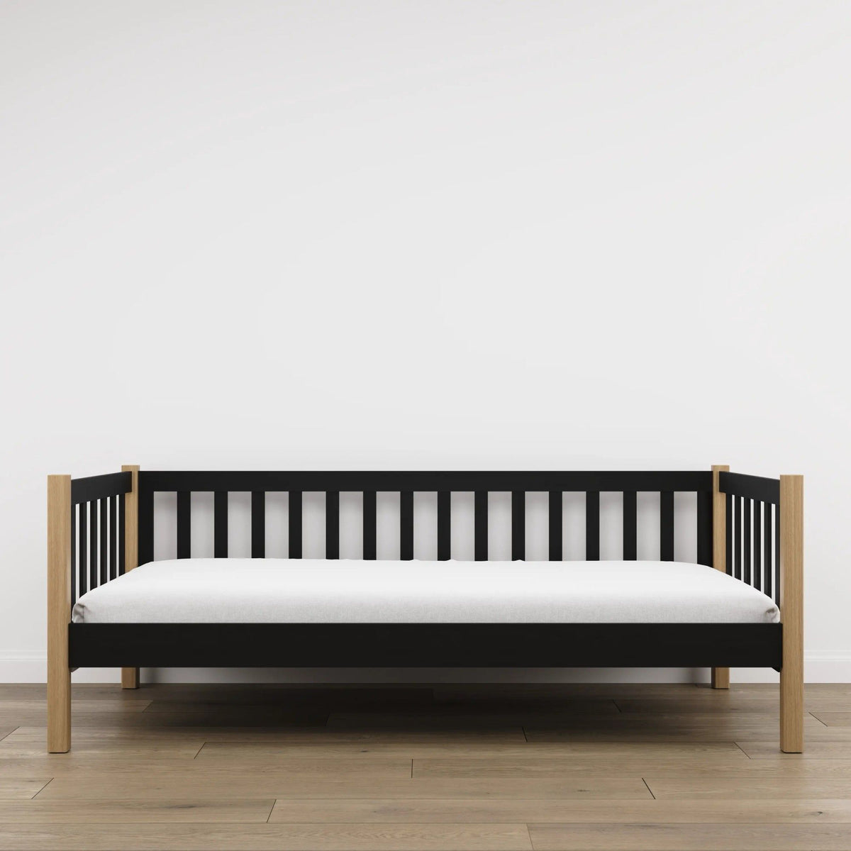 Bettsofa aus Holz Schwarz mit Eiche – Ansicht vom Kopfende, Kinderzimmer