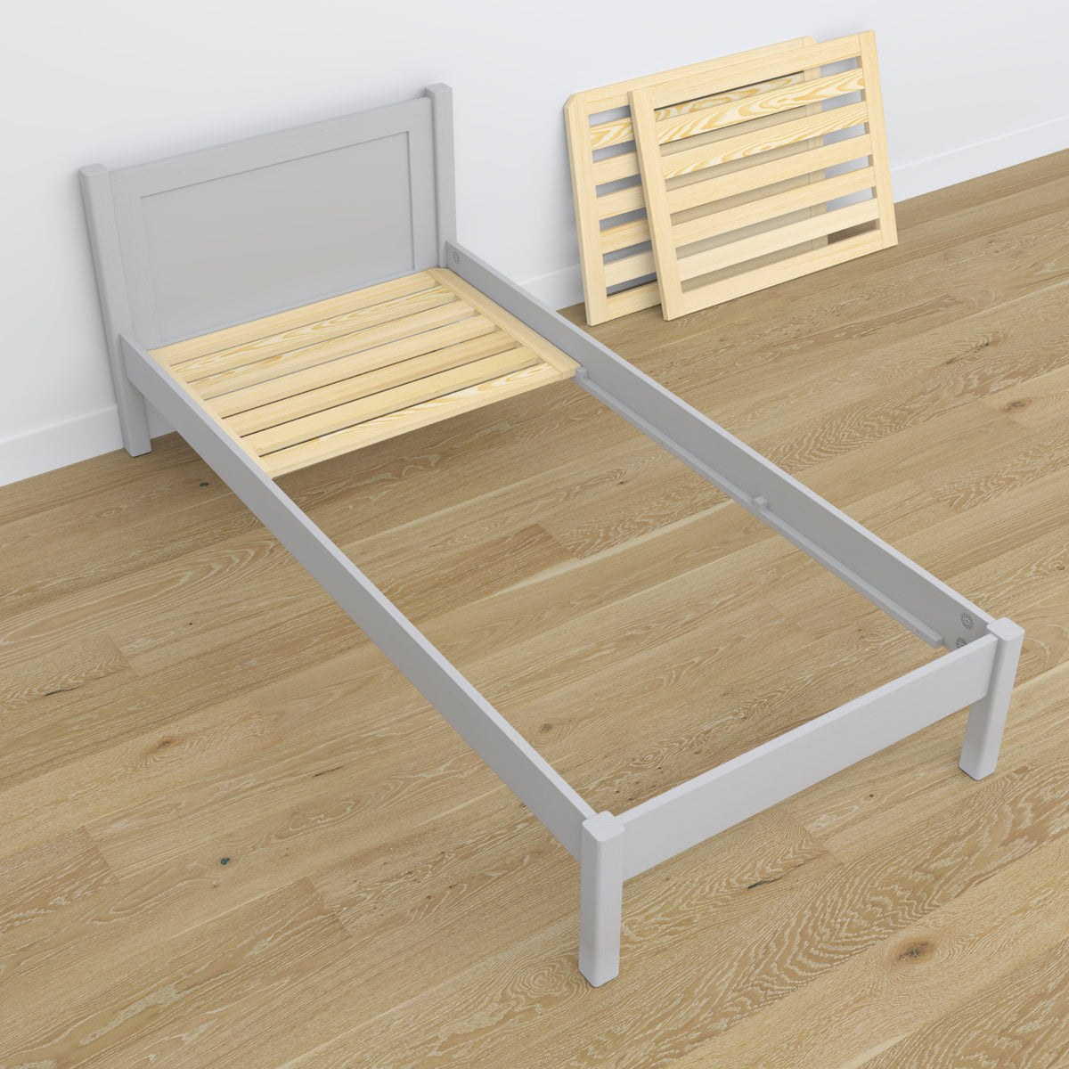 Lit simple en bois gris – vue en biais, chambre d'enfant scandinave