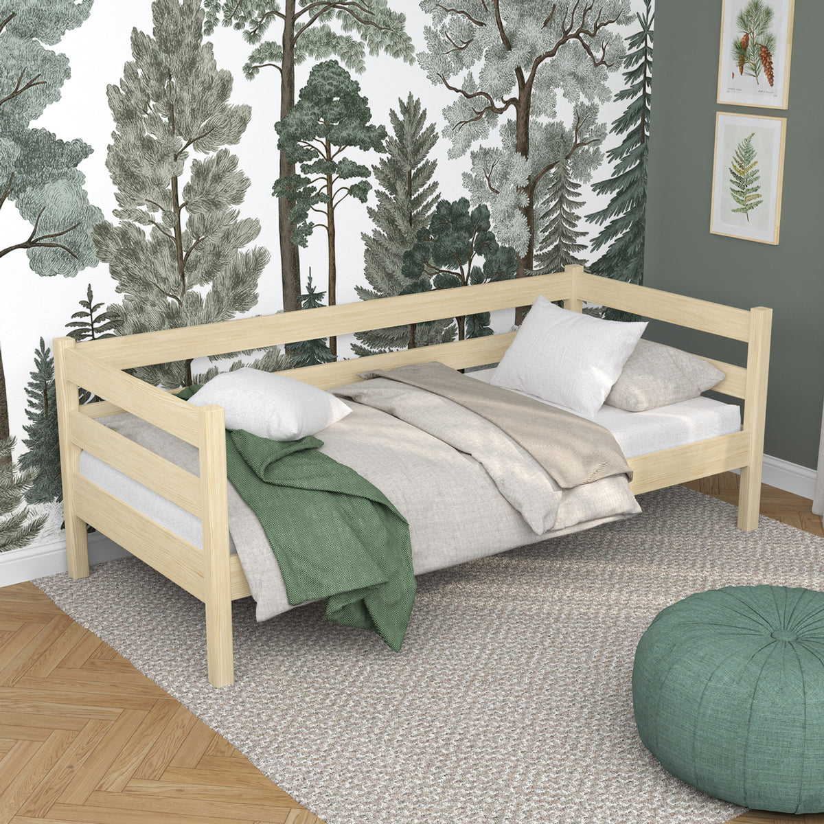 Sofa-lit pin incolore dans la chambre d'enfant – décoration scandinave, en bois
