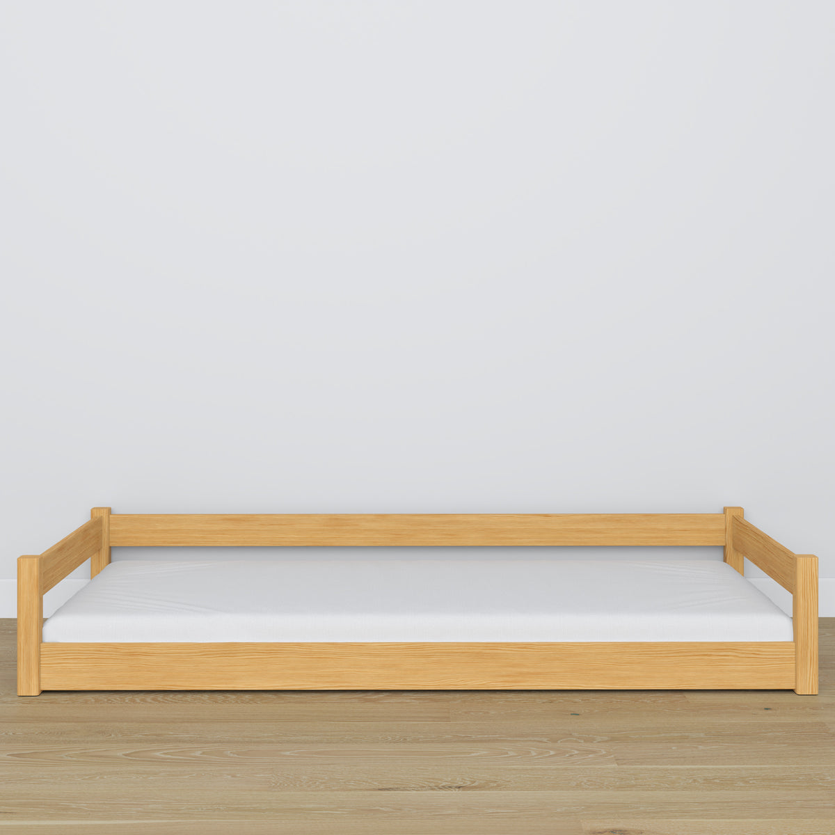 Lit bas en bois pin naturel – niska rama, vue de côté, chambre scandinave
