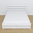 Lit double avec tiroir en bois blanc – vue en biais, chambre scandinave