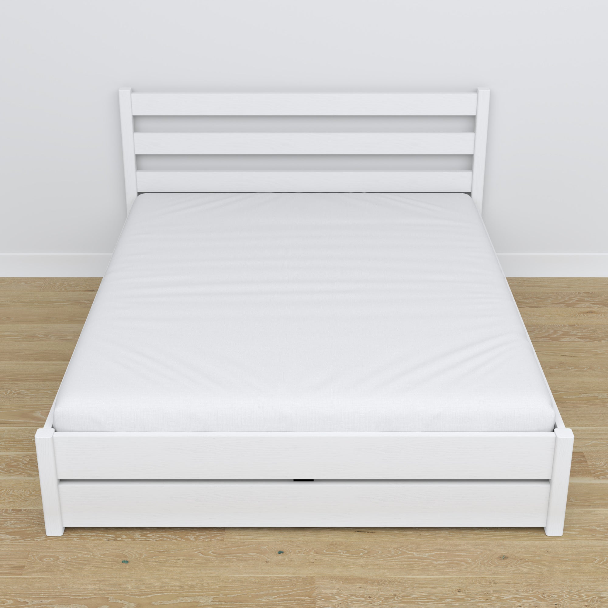 Lit double avec tiroir en bois blanc – vue en biais, chambre scandinave