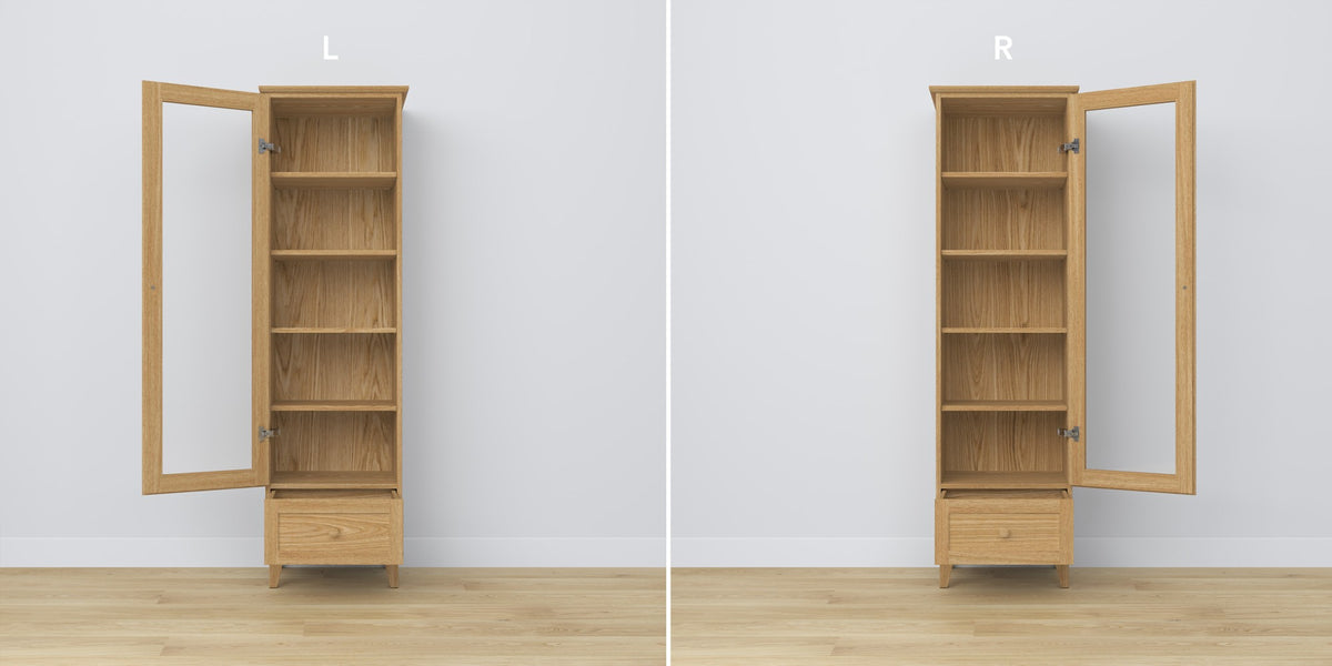 Vitrine 1S en chêne chêne naturel – portes ouvertes, étagères i tiroir l'intérieur