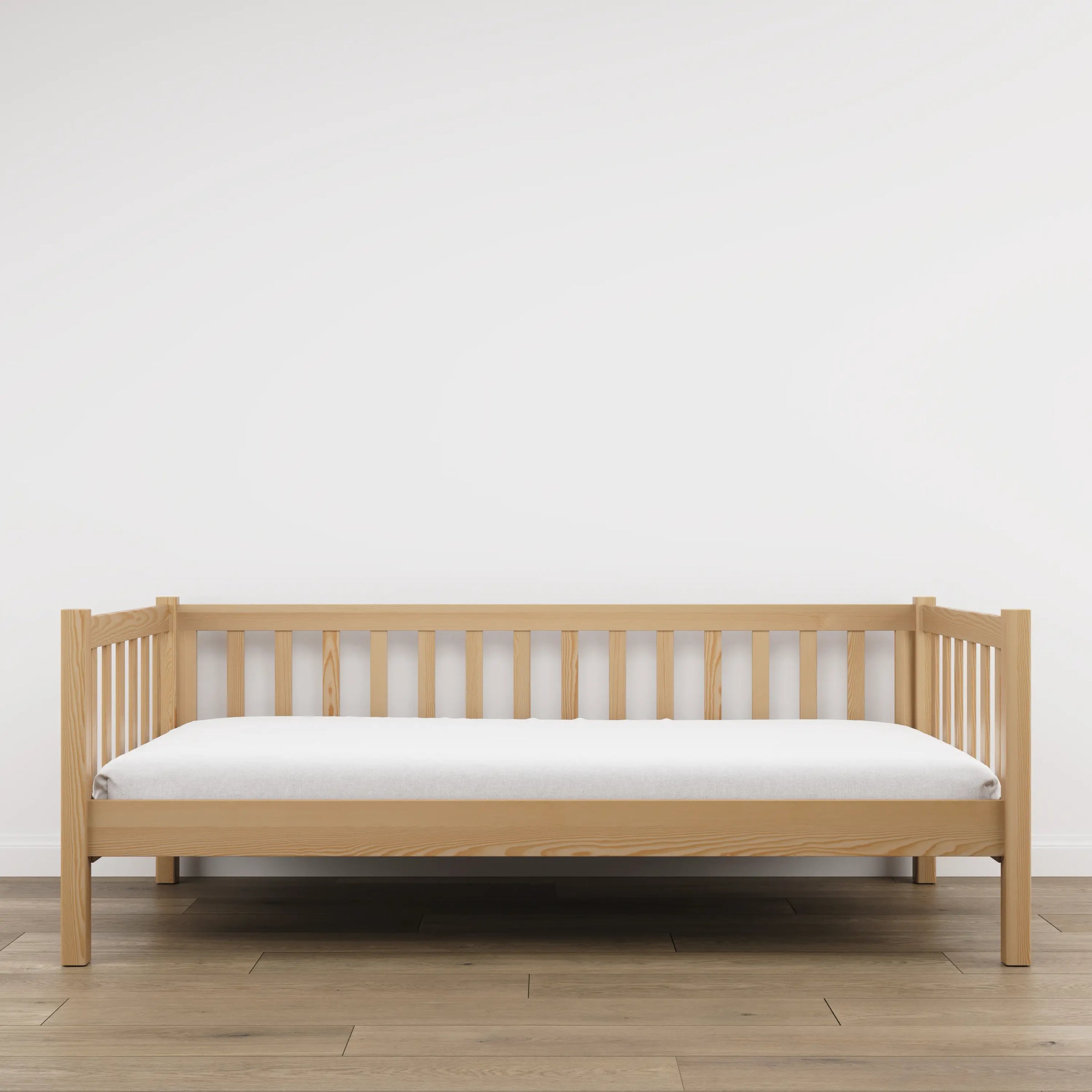 Sofa-lit en bois pin naturel – vue de côté, forme et proportions du meuble