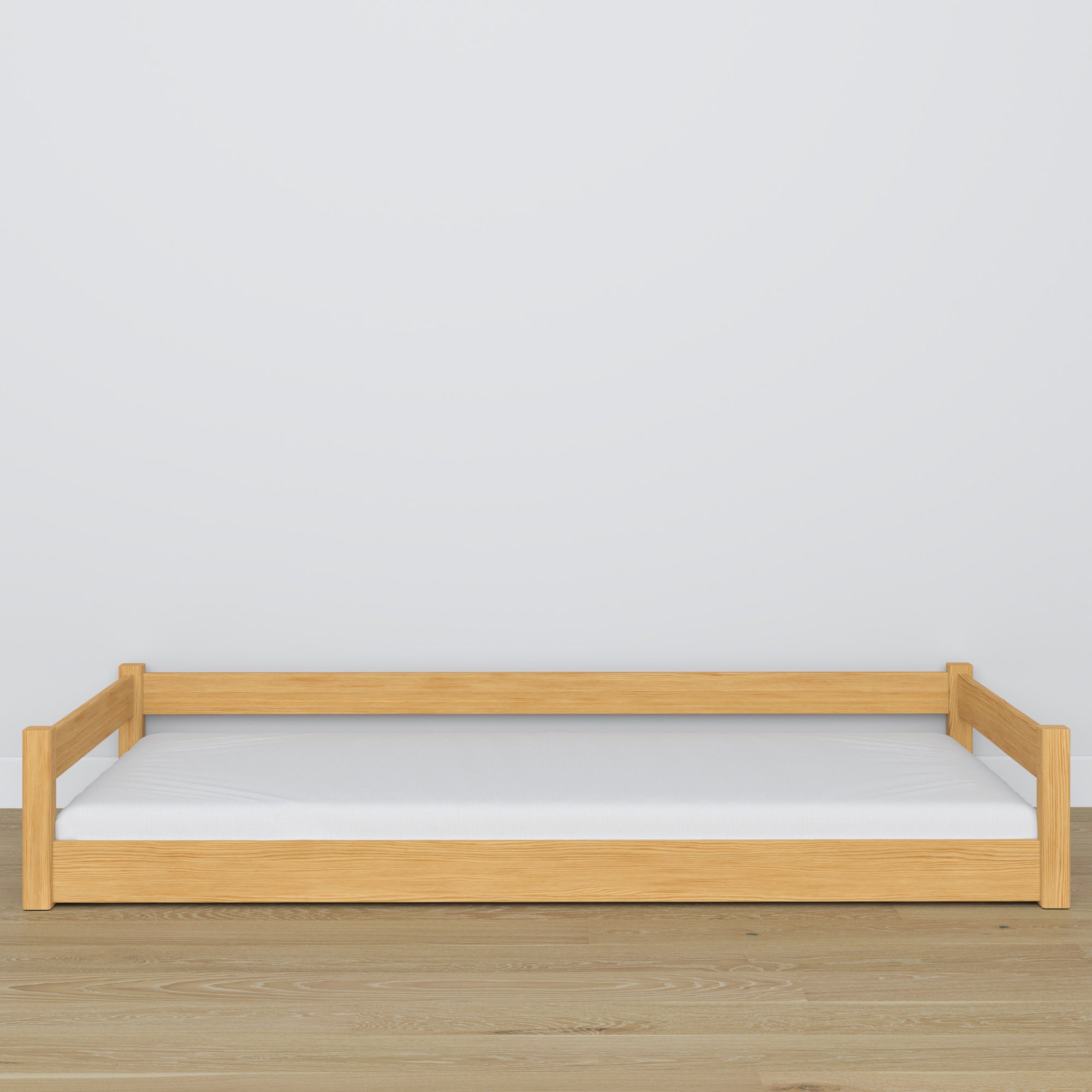 Lit bas en bois pin naturel – niska rama, vue de côté, chambre scandinave